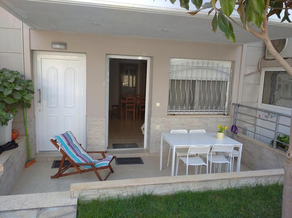 Apartament Δεσποινα Néa Péramos Zewnętrze zdjęcie