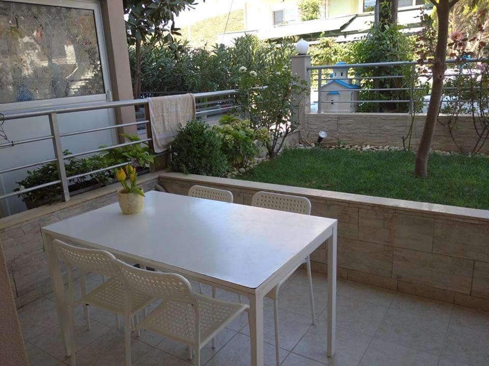 Apartament Δεσποινα Néa Péramos Zewnętrze zdjęcie